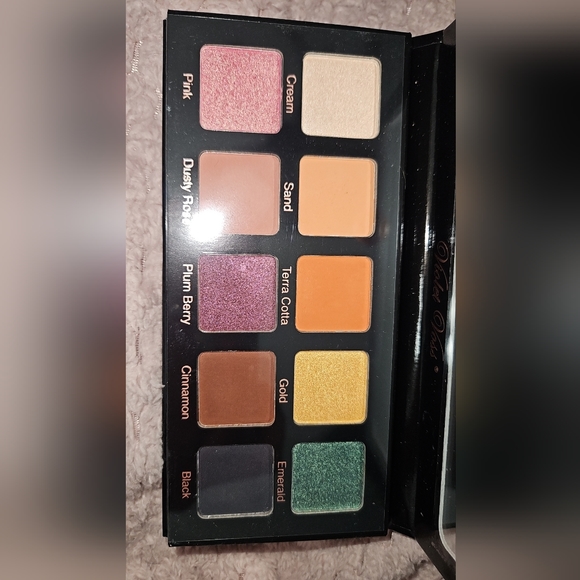 Violet Voss Essentials Pro Pallete - Picture 3 of 7